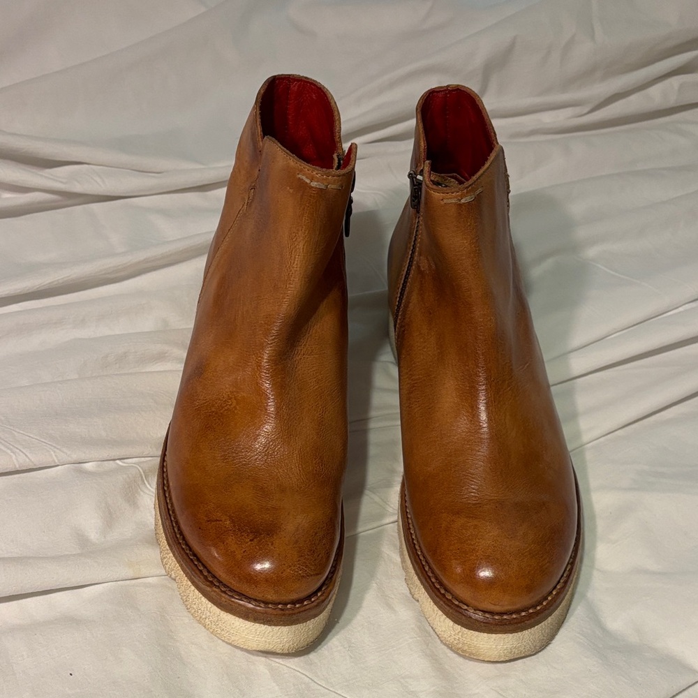 Bed Stu LYDYI BOOTS Tan Leather Ankle Boots with Red Lining - Picture 3 of 15